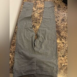 Gray high rise time and true leggings. New with tags. Size large (12-14)